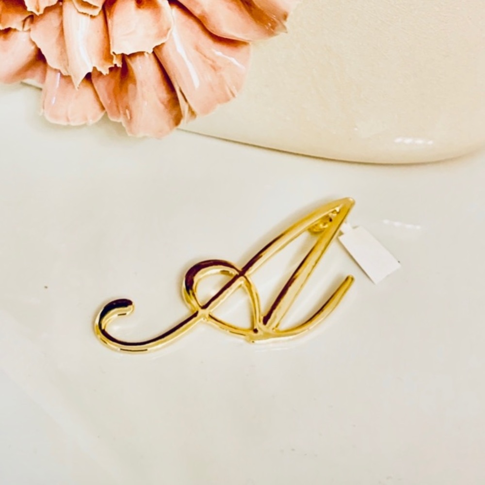 🆕 Cursive Large Initial “A” Necklace ⚜️ - Picture 1 of 3